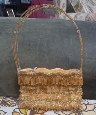 Bolso de fiesta dorado con abalorios
