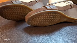 Sandalias Geox Marrón y Dorado con pedrería 