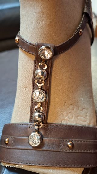 Sandalias Geox Marrón y Dorado con pedrería 