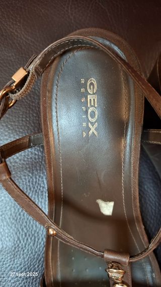 Sandalias Geox Marrón y Dorado con pedrería 