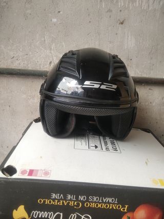 Casco de moto LS2 negro