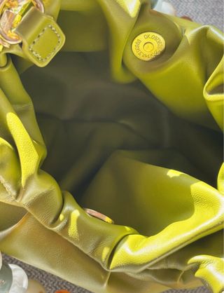 Bolso de fiesta verde con pedrería