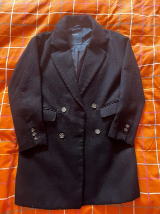 Abrigo negro Zara