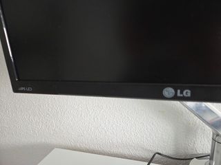 Brazo doble monitor + 1 monitor LG