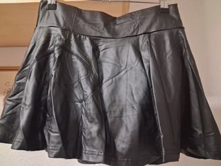 Falda pantalón polipiel negra talla M