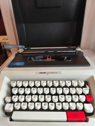 Máquina de escribir Olivetti Lettera 42
