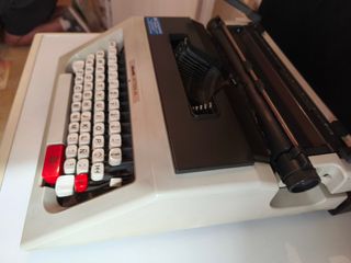 Máquina de escribir Olivetti Lettera 42