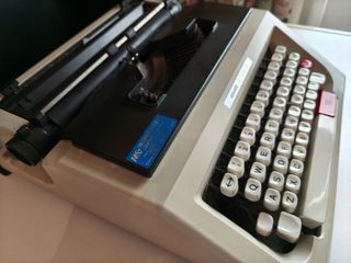 Máquina de escribir Olivetti Lettera 42