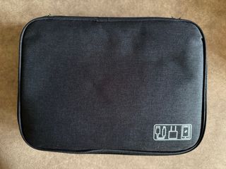 Estuche organizador de cables negro
