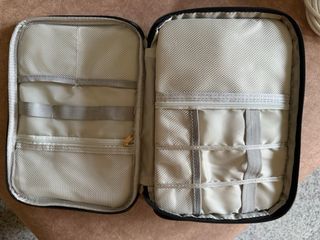 Estuche organizador de cables negro
