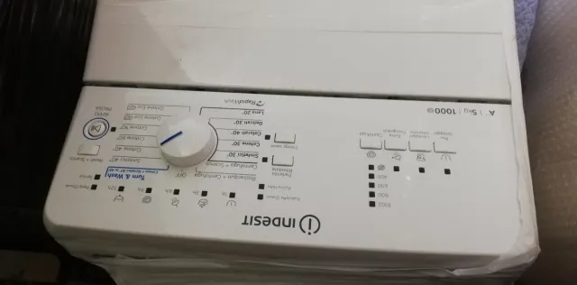 Lavatrice Indesit carico dall'alto 5 kg