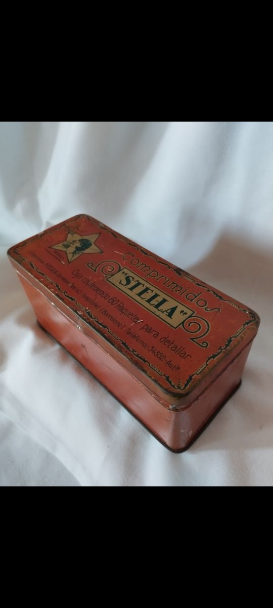 Antigua caja metálica Stella