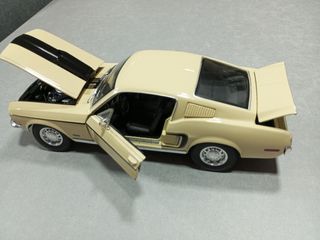 Ford Mustang GT 68"  1/18