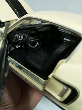 Ford Mustang GT 68"  1/18