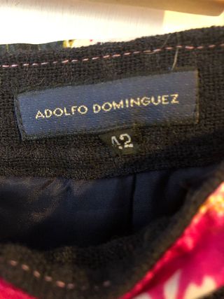 Falda negra y rosa con bolsillos