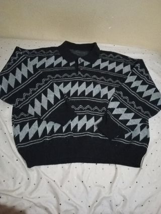 Jersey de lana con solapa y estampado, muy cómodo.