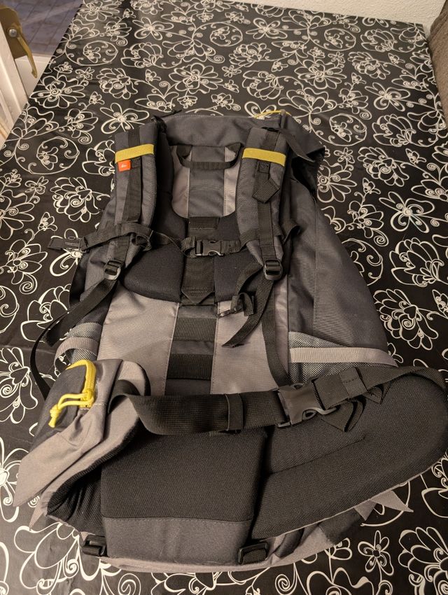 Mochila Quechua Forclaz 70L Negra/Gris