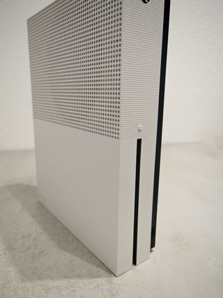 Xbox One 365 GB + 3 mandos