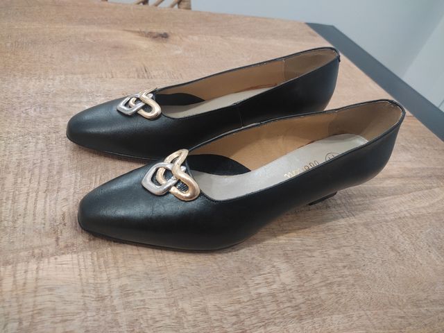 Zapatos Monchi Piel Talla 36 Negro y Dorado