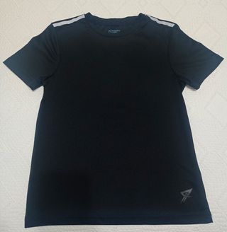 Camiseta negra  manga corta de Primark 8-9 años.