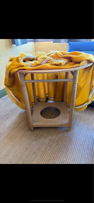 Mesa camilla de madera con tela