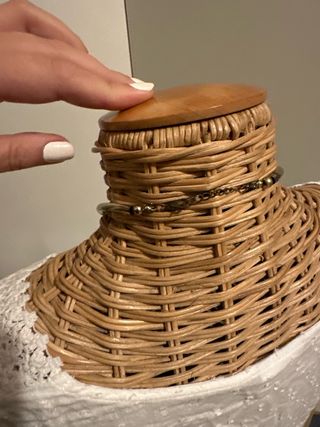 Collana girocollo con pendenti metallici