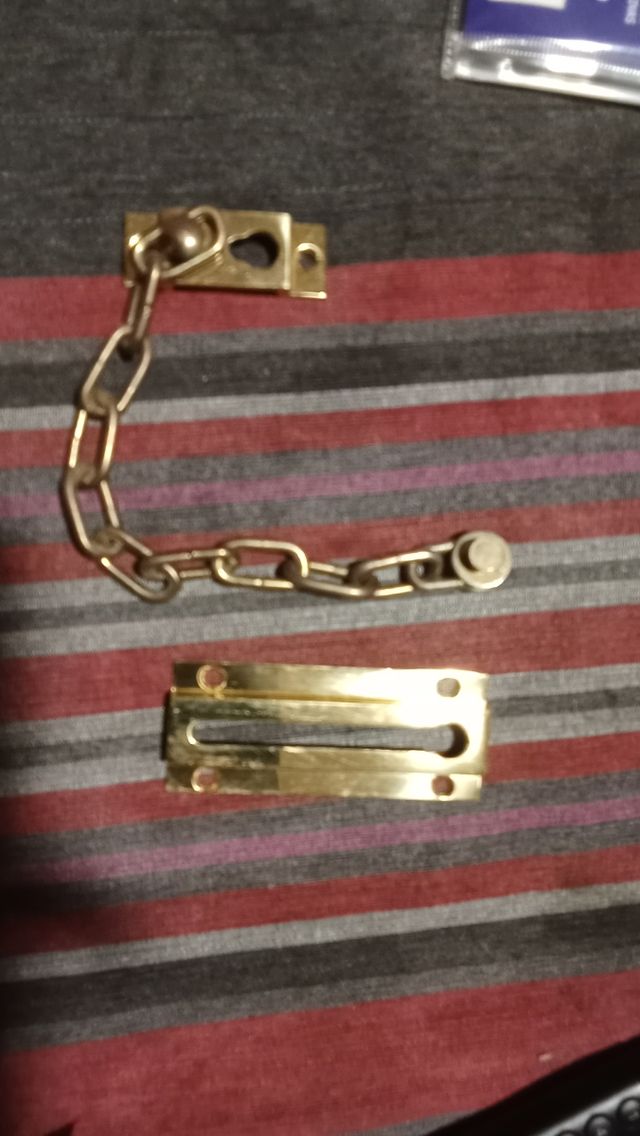 Cerrojo de cadena para puerta.