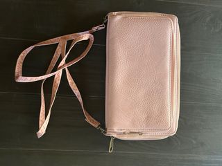 2 Bolsos de mano beige y rosa