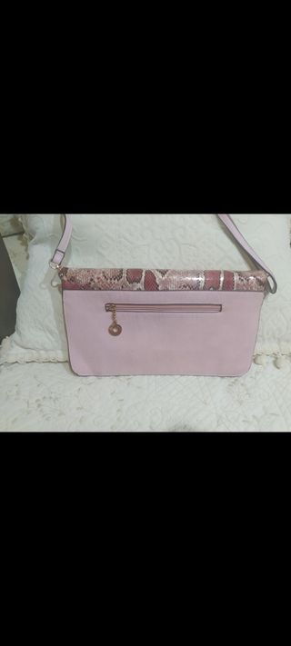 Bolso rosa.