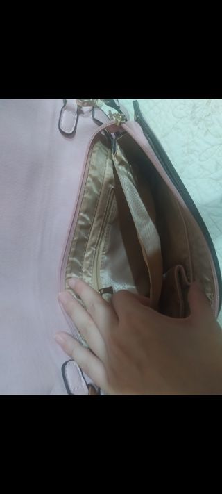 Bolso rosa.