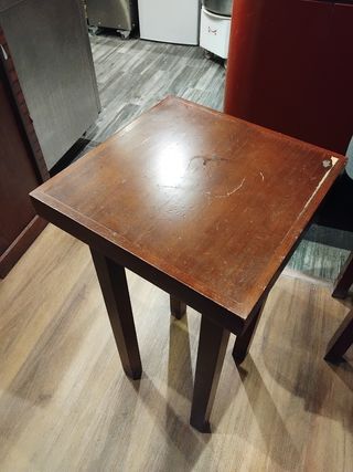 Mesa auxiliar cuadrada de madera