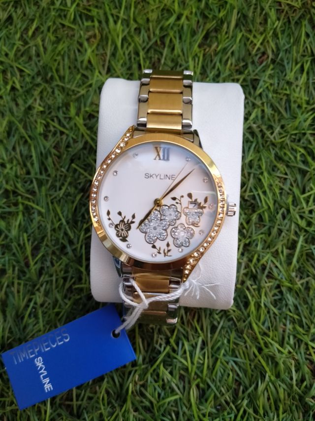 Conjunto Skyline: Reloj y 2 Pulseras Doradas