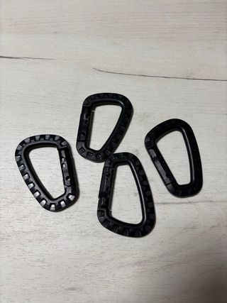 4 Mosquetones de Polímero Negro