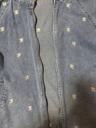 Chaqueta tejana bordada flores