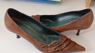 Zapatos de tacón fino punta marrón