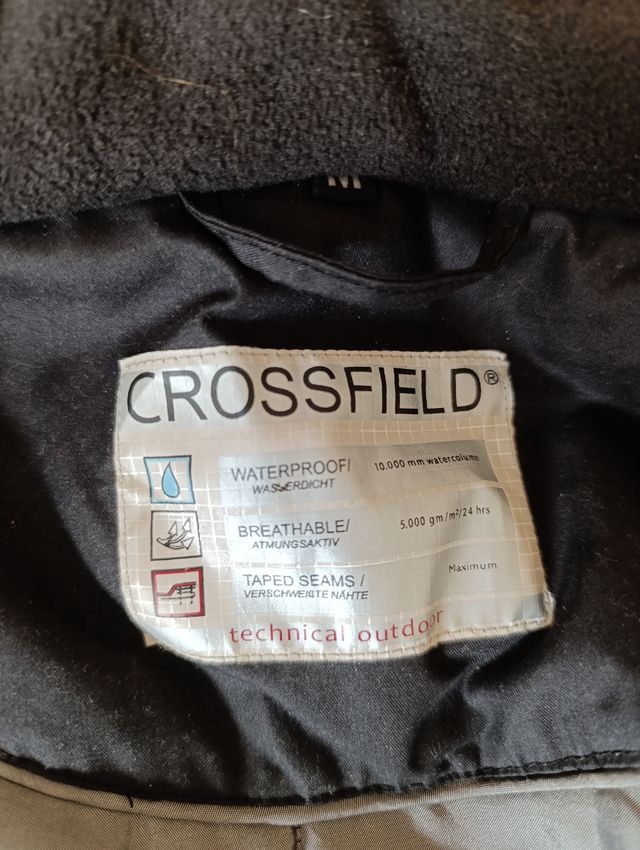 Abrigo técnico Crossfield impermeable negro