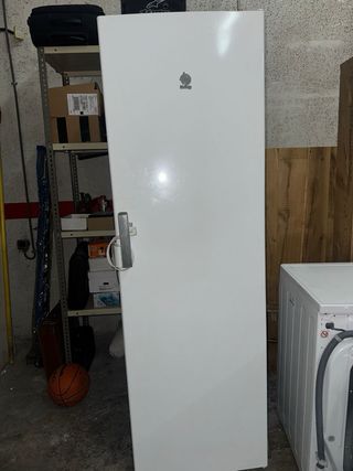 Congelador Balay 1 puerta 3 estantes y 4 cajones