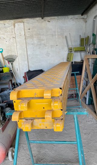 Plataforma de andamio amarilla