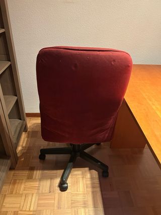 Silla de oficina ergonómica roja