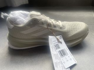 Zapatillas Adidas Supernova Grises y Blancas