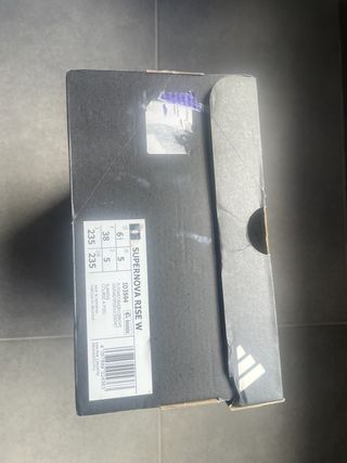 Zapatillas Adidas Supernova Grises y Blancas