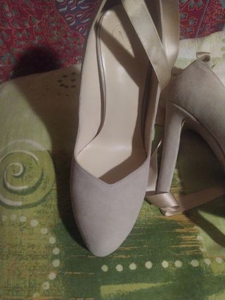 Scarpe MPS beige con nastri