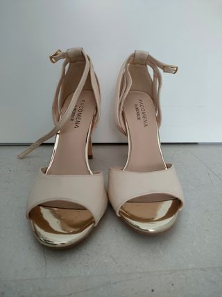 Sandalias beige y doradas de tacón 3 puestas
