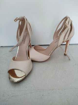 Sandalias beige y doradas de tacón 3 puestas
