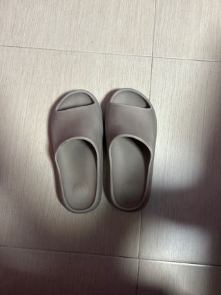 OFERTA Chanclas Adidas Gris