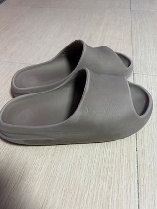 OFERTA Chanclas Adidas Gris