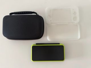 Nintendo New 2DS XL Negra y Amarilla