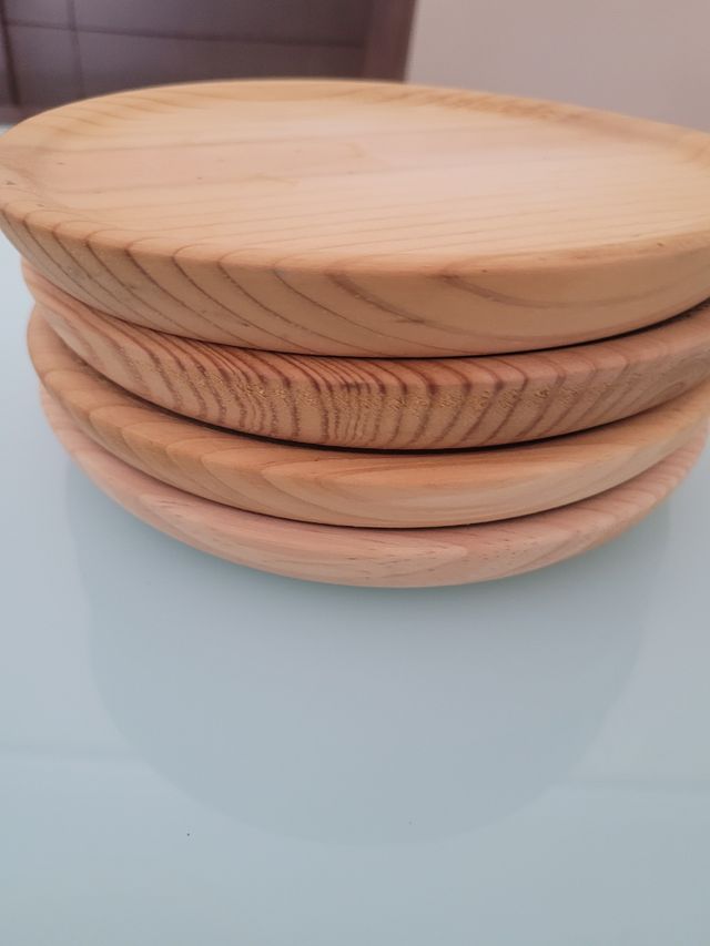 Set de 4 platos de madera 18 cm diámetro