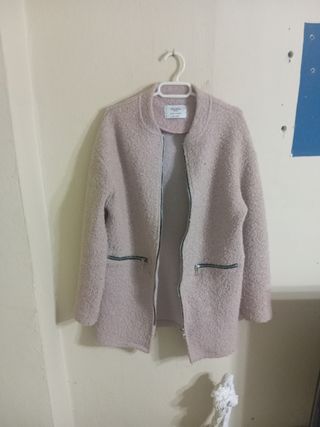 Chaqueta borreguito rosa Bershka