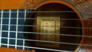 Guitarra Clasica Profecional Alhambra de PaloSanto